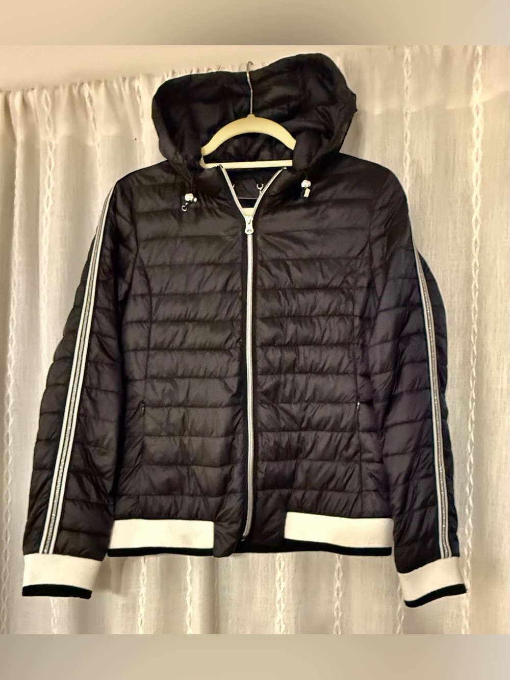 Puffer Jacket with snap off hood. Lightweight with quality hardware. Sz. M